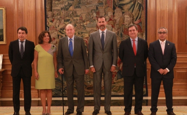 Su Majestad el Rey junto a una representación de la candidatura Madrid 2020